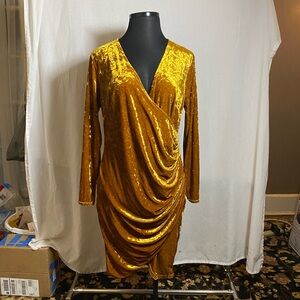 Stunning gold crushed velvet faux wrap dress. Simply Be size US 18.